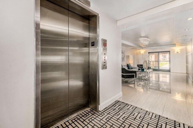 Building Photo - 7950 E Camelback Rd