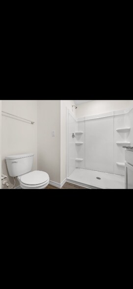Building Photo - 2745 Flushing Dr