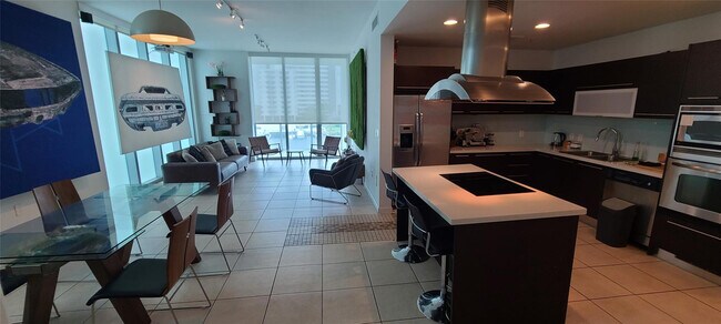 Building Photo - 7928 East Dr