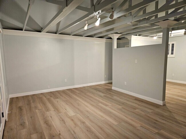 Building Photo - 1219 Deer Trail Ln