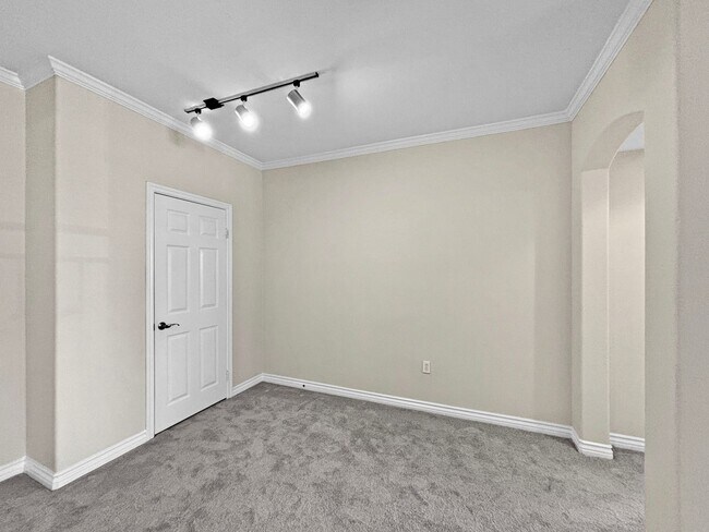 Building Photo - Beautiful 2BD/2BA Condo in La Jolla W/ W/D...