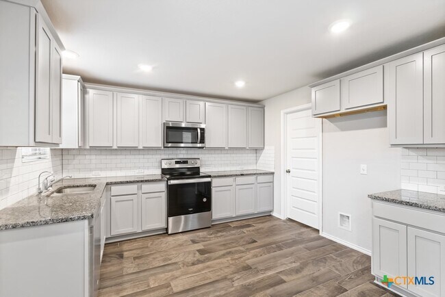 Building Photo - 2432 Ayers Dr