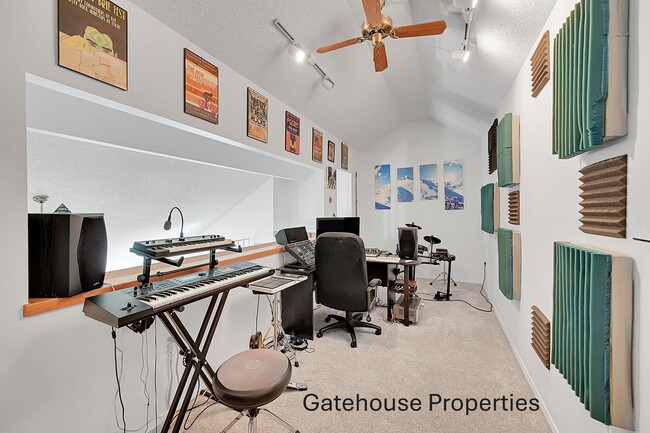 Building Photo - 864 S Reed Ct