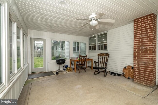 Building Photo - 1744 Lark Ln