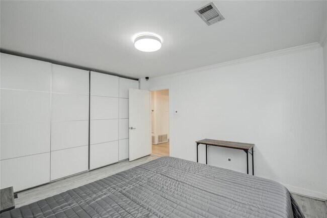 Building Photo - 5754 Wigton Dr