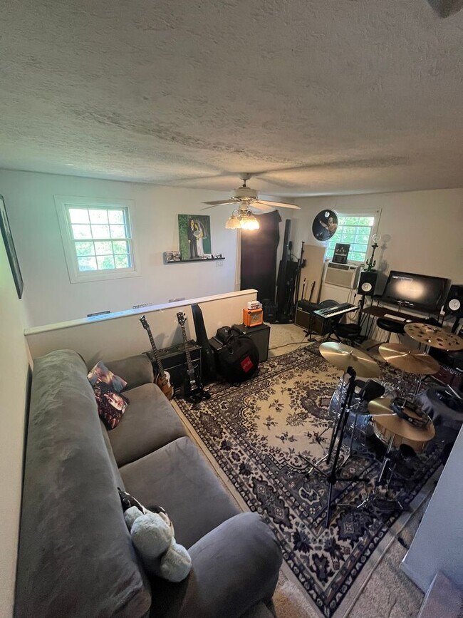 Building Photo - Charming East Nashville Home, 3 Bedrooms/3 baths, fenced yard