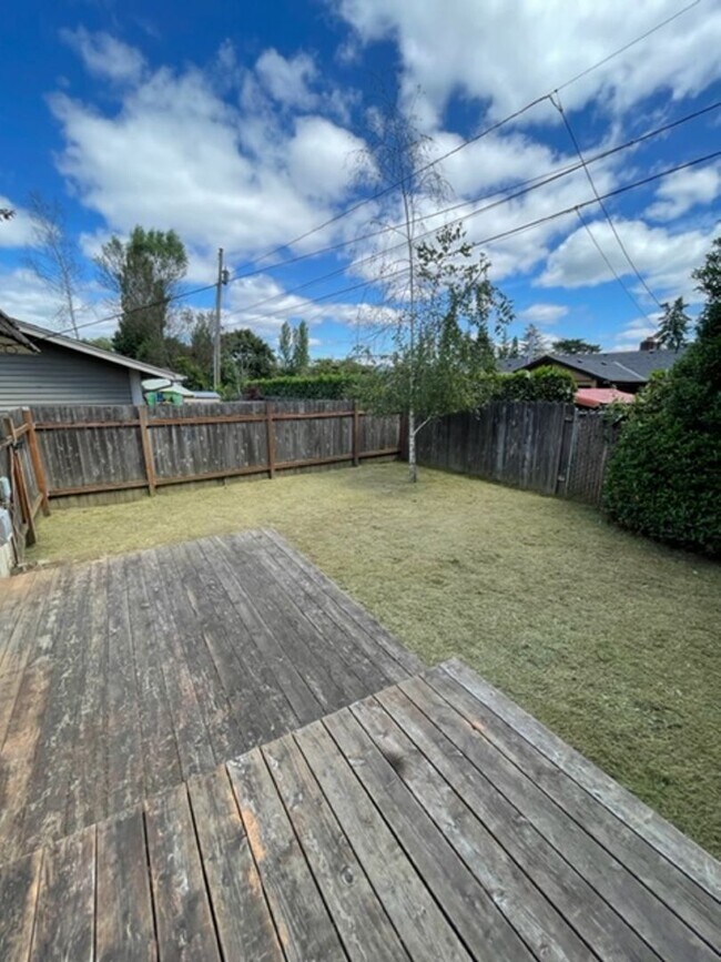 Building Photo - ALK - Iron Horse Duplex