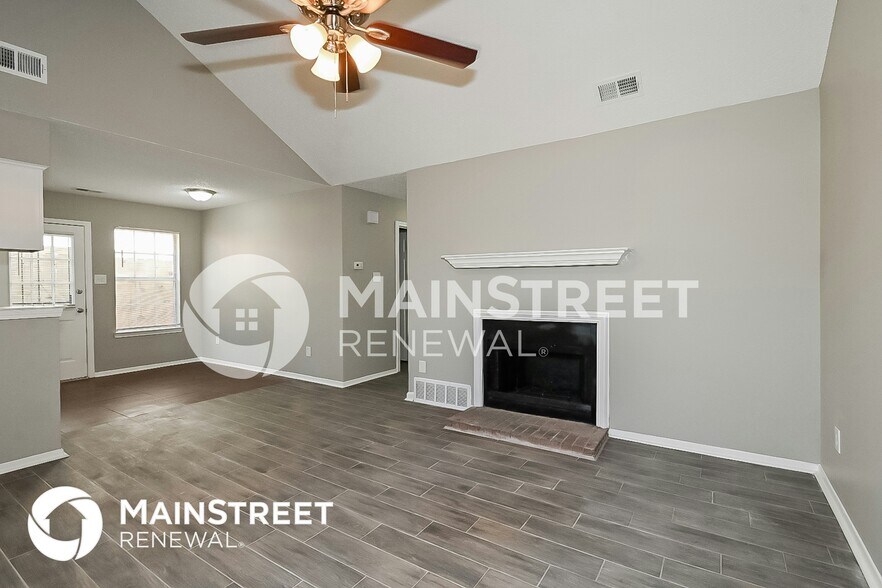 Building Photo - 4568 Summer Creek N