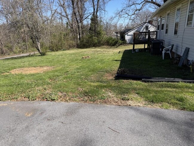 Building Photo - 1601 E Unaka Ave