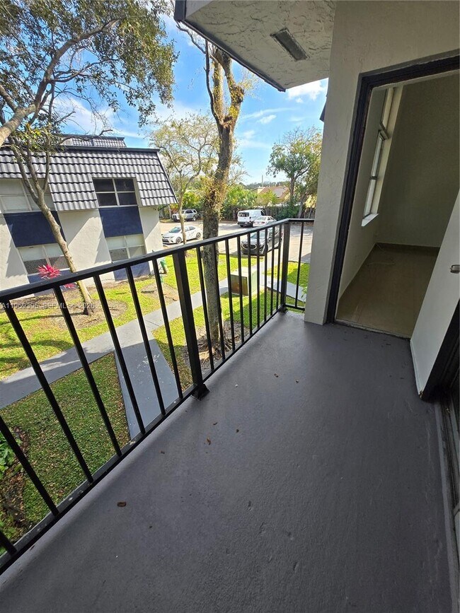 Building Photo - 8007 W 6th Ave