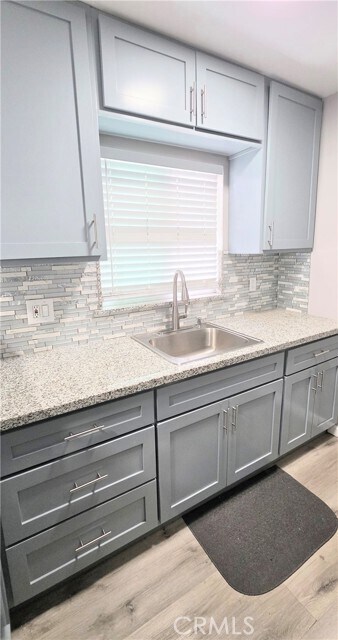 Building Photo - 10527 Western Ave