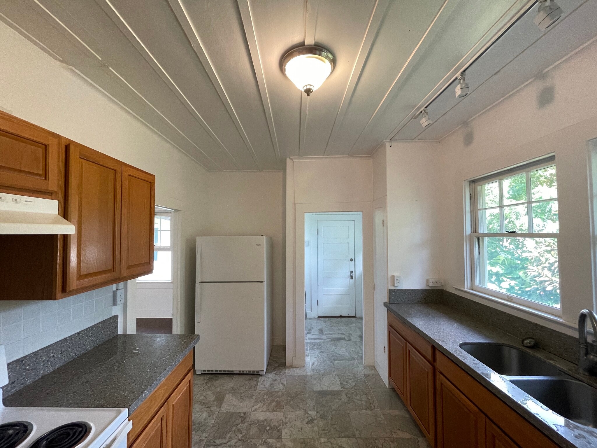 Building Photo - 2610 Lowrey Ave
