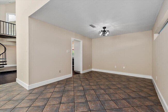 Building Photo - 6003 Long Leaf Dr