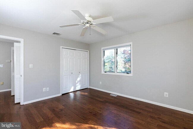 Building Photo - 11 Lexington Ct