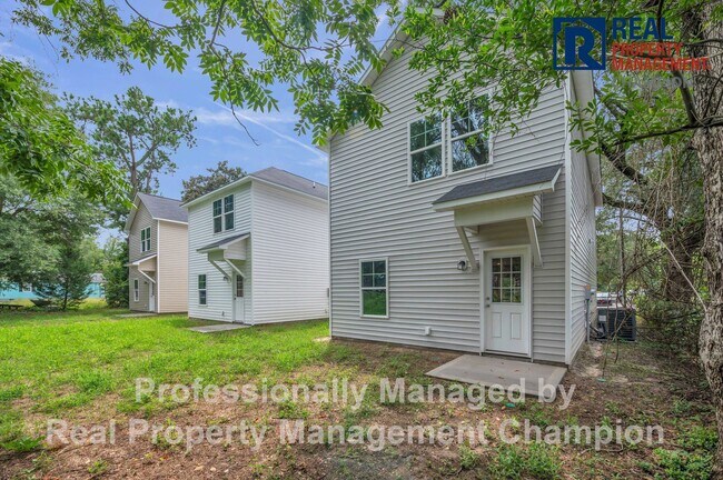 Building Photo - Newly Constructed 3 BD 2.5 BA w/Open Floor Plan