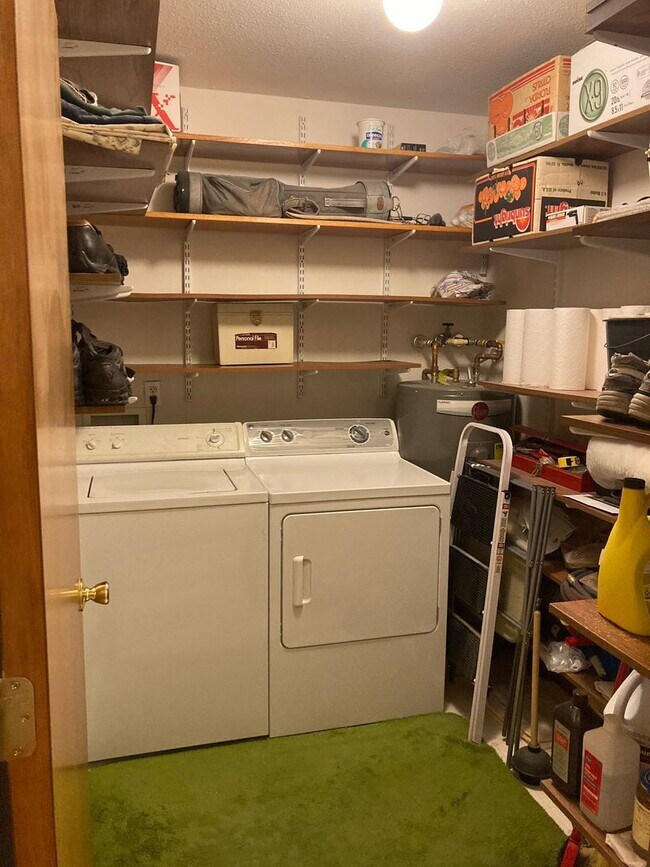 Building Photo - Two Bedroom Condo in Stadium Meadows!