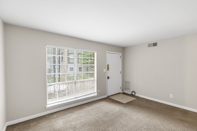 Building Photo - Celeste Manor - 1 Bedroom / 1 Bathroom, Updated