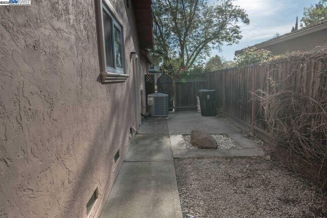 Building Photo - 39610 Benavente Ave