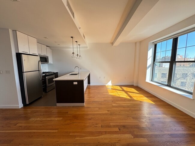 Building Photo - 123 Parkside Ave