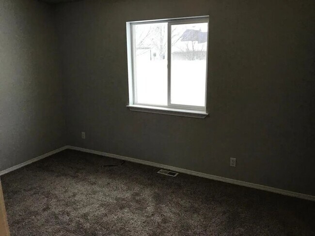 Building Photo - For Rent: 3 Bedroom Single-Level Home in W...
