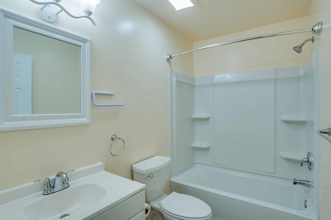 Building Photo - 266 S Villas Ct