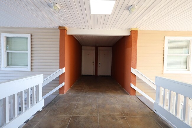 Building Photo - 4000 Gulf Terrace Dr