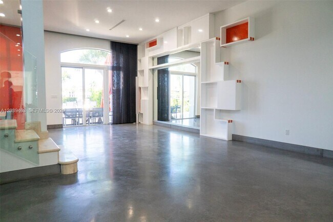 Building Photo - 21025 NE 38th Ave