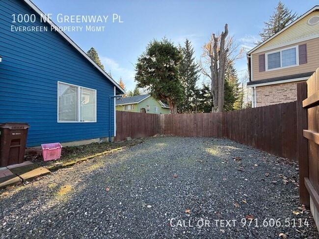 Building Photo - 1000 NE Greenway Pl