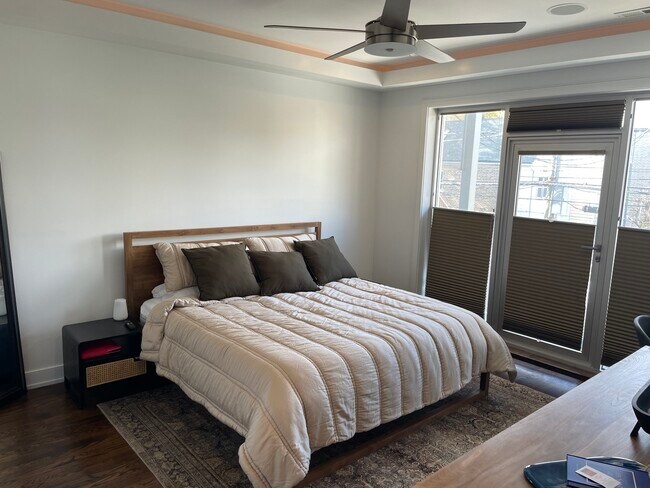 Building Photo - 1870 N Damen Ave