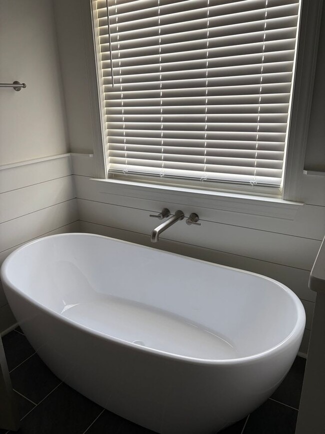 Building Photo - 141 N Buck Run Dr