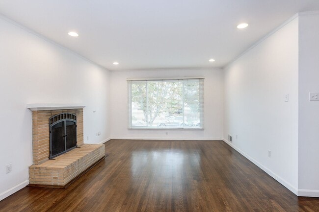 Building Photo - Extensively remodeled 4 Bed / 3 Bath home in South San Francisco. YouTube tour!