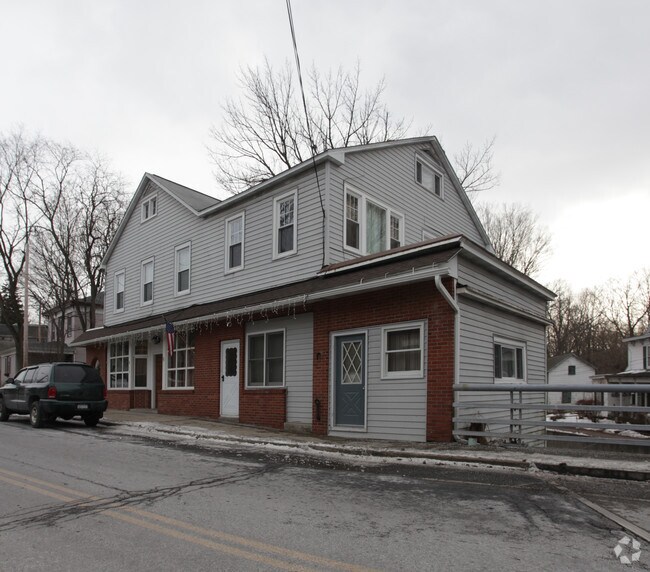 Building Photo - 579 Main St