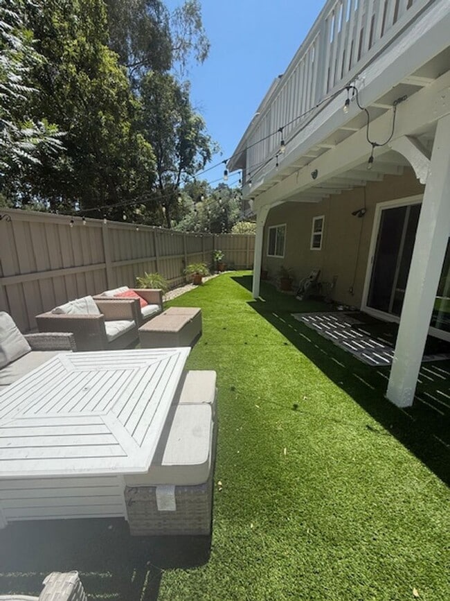 Building Photo - Beautiful 4 bedroom 2.5 bath home in Oak Park