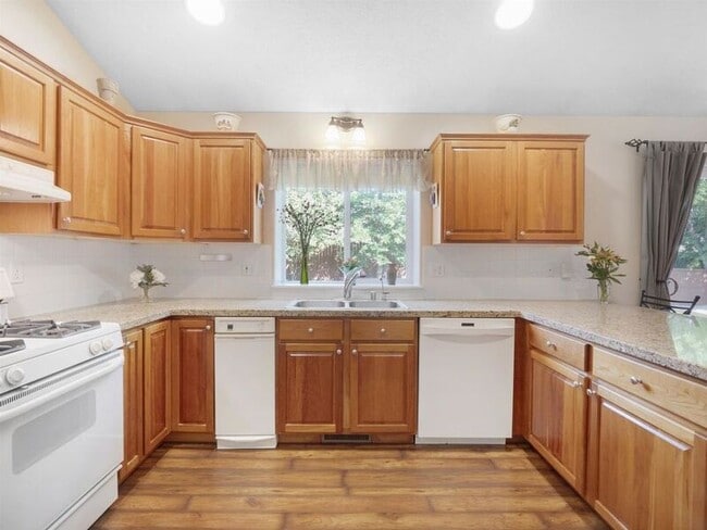 Building Photo - 806 N Knudson St