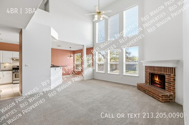 Building Photo - 2635 Lakehills St