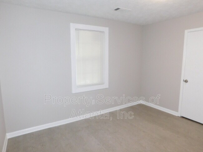 Building Photo - 10137 Waterford Rd NE
