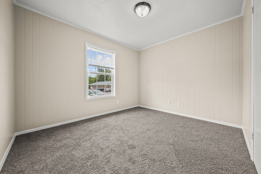 Building Photo - 627 Rice Cir