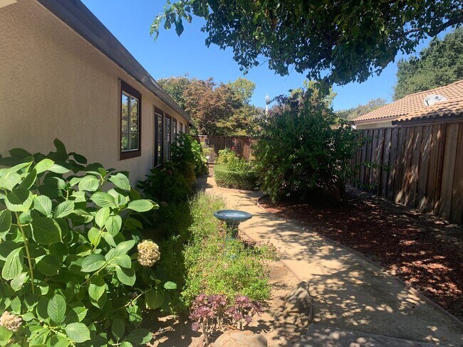 Building Photo - 4518 Avondale Cir