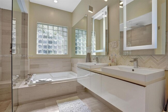 Building Photo - 1529 Shoreline Way