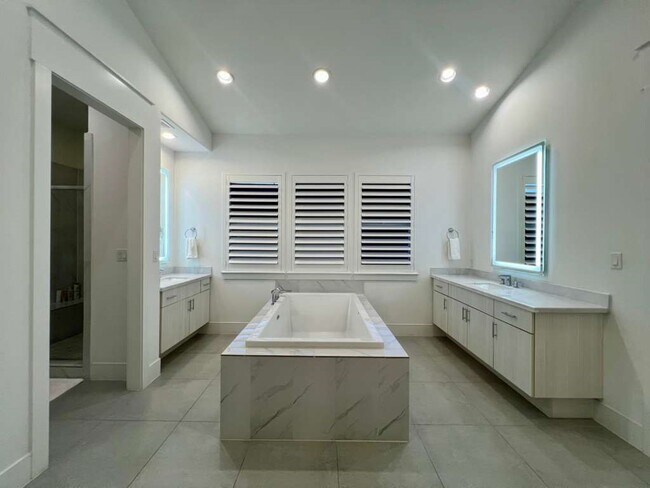 Building Photo - 9811 Mocking Bird Hill Ln