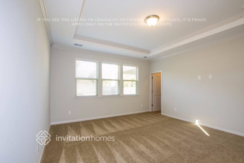 Building Photo - 11326 Cedarvale Farm Pkwy