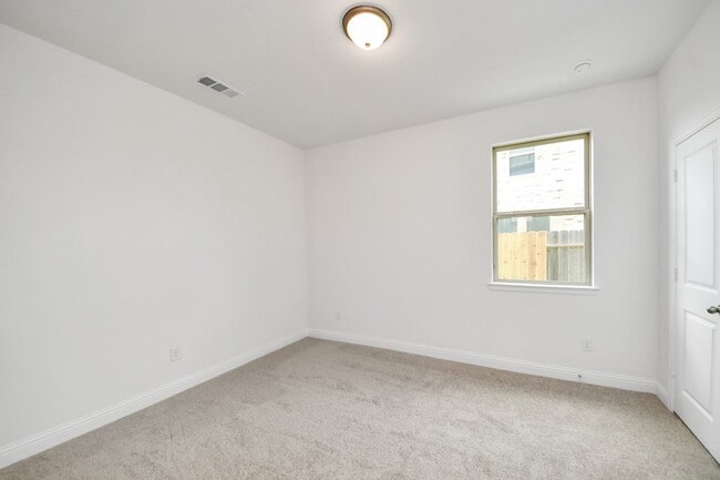 Building Photo - 4042 Colony Ln