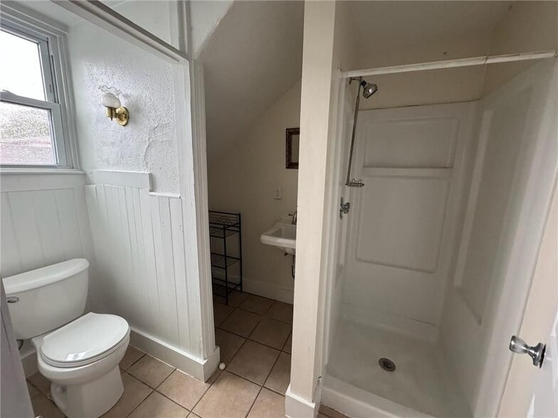 Building Photo - 9 Ann St