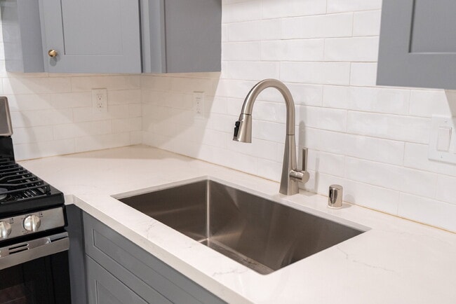 Building Photo - AVAILABLE NOW - 2 Bedroom, 2 Bath Coastal Apartment