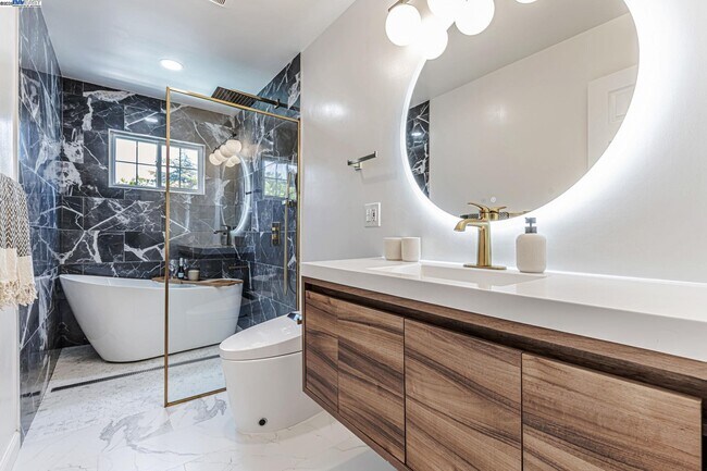 Building Photo - 1835 Cam Estrada