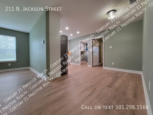Building Photo - 211 N Jackson St