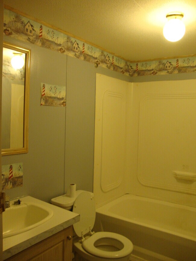 Building Photo - 214 Bluebonnet Dr