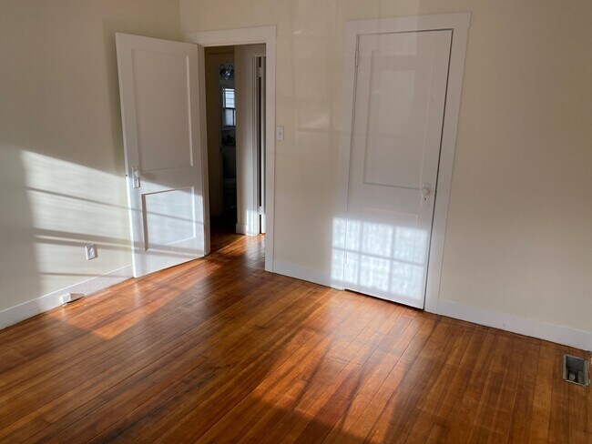 Bedroom - 15 Cole St