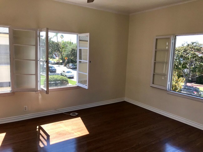 Building Photo - 1050 S Genesee Ave