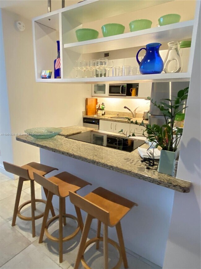 Building Photo - 5401 Collins Ave